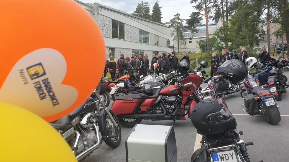 MC-kortegen tog sig från Luleå till Hjältarnas hus i Umeå under lördagen den 30 juli och samlade i samma veva in 40 000 kronor till Barncancerfonden.