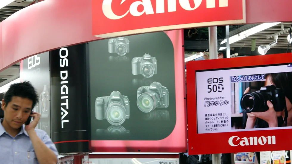 Canon går bättre än väntat och höjer helårsprognosen. Arkivbild.
