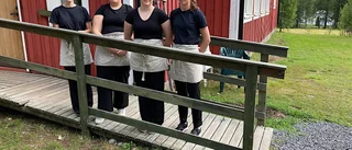 Sommarcaféet som gör att byn Mockträsk lever upp: "Vi ungdomar får sommarjobb och lär oss driva ett café"