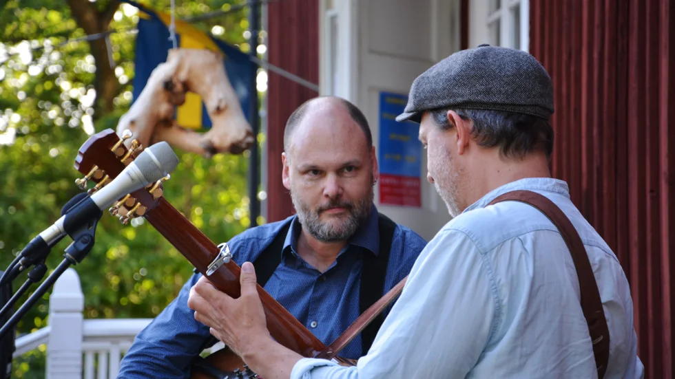 Johan Hedin och Esbjörn Hazelius i duon Hazelius Hedin, här vid en konsert på Lofta caffé förra sommaren.
