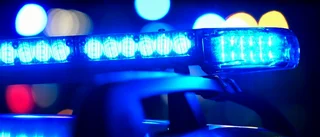 Bil i lågor på E4 utanför Nyköping: "Det troliga är att någon tänt på"