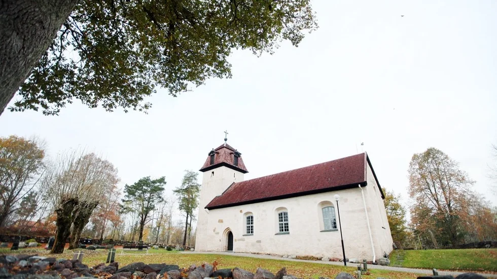 Hans Bergström menar att det finns risk att Hammarby kyrka kommer att läggas i malpåse. Men uppgiften förnekas i repliken från församlingens kyrkoråd.