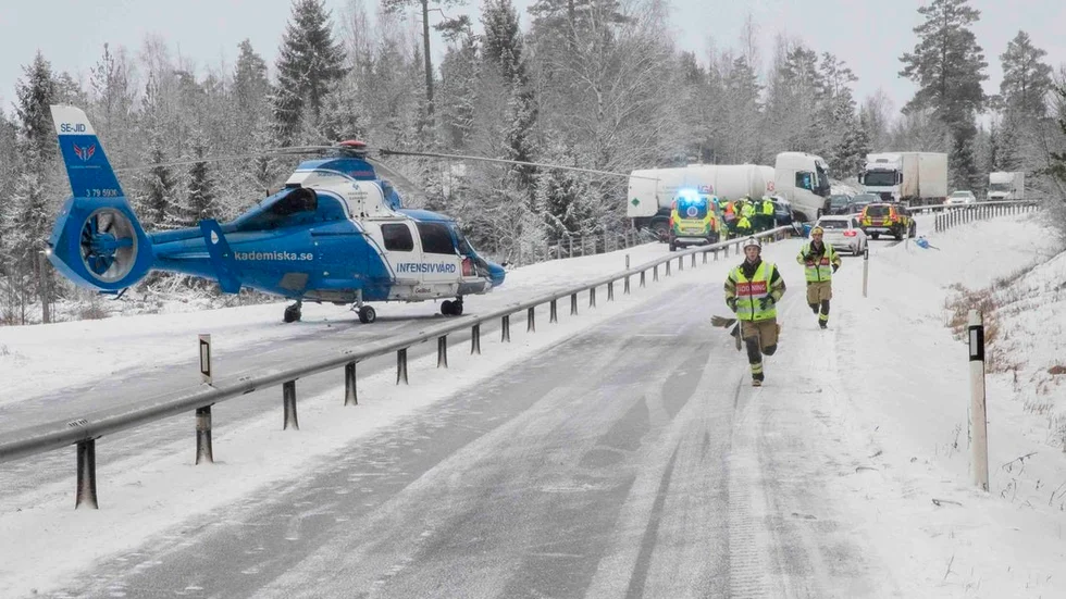 En person omkom i den svåra trafikolyckan.
