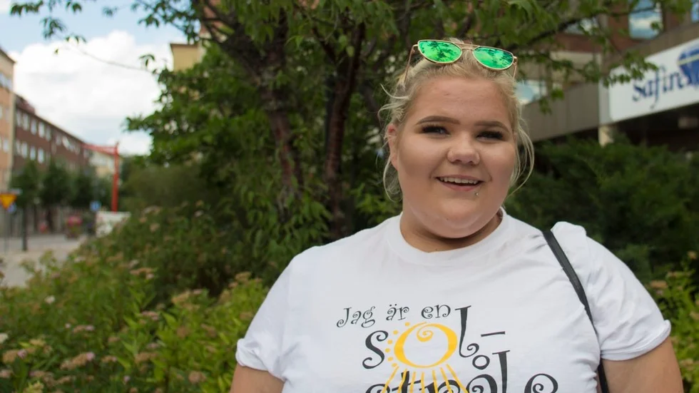 Sandra Skoglund är egentligen blyg men det hindrar henne inte från att leva livet och flirta.