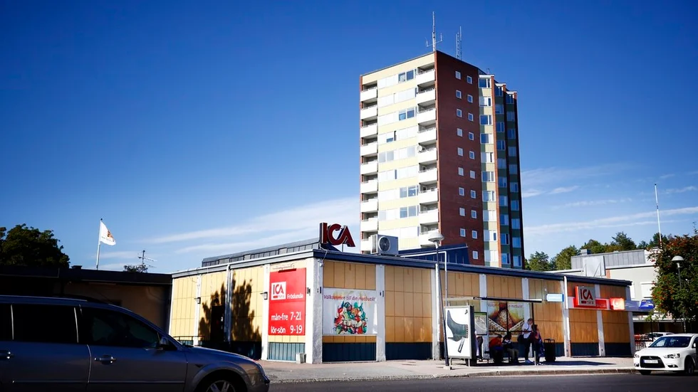 Den 31 oktober stänger Ica Nära i Fröslunda portarna för sista gången.
