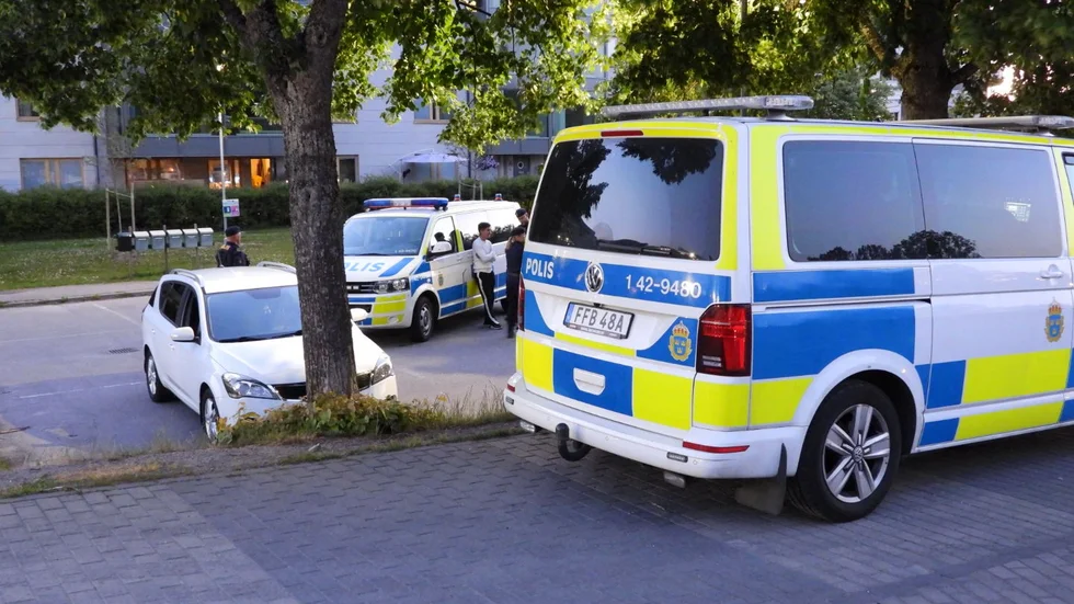 Polisen har haft stor närvaro i Hageby och Navestad under natten.