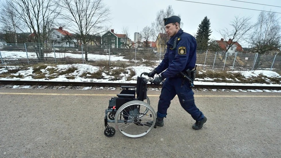 Nyköpingspolisen åkte till järnvägsstationen efter att en övergiven rullstol hittats på perrongen.