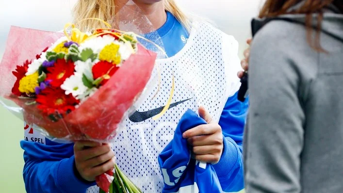 Elin Wahlström tackades av i halvtidspausen mellan Eskilstuna United och Linköping.