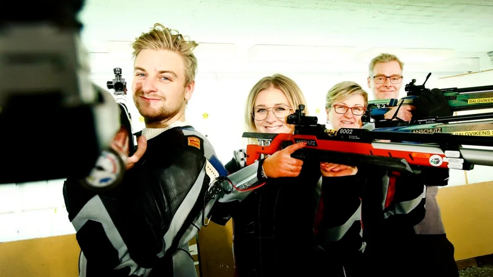 Fyra femtedelar av Bälgvikens vinnarlag i Brommastafetten. Marcus, Elin, Eva och Göran Åhlin. Femte länk var Göran Hägg. Arkivfoto: Niklas Holm
