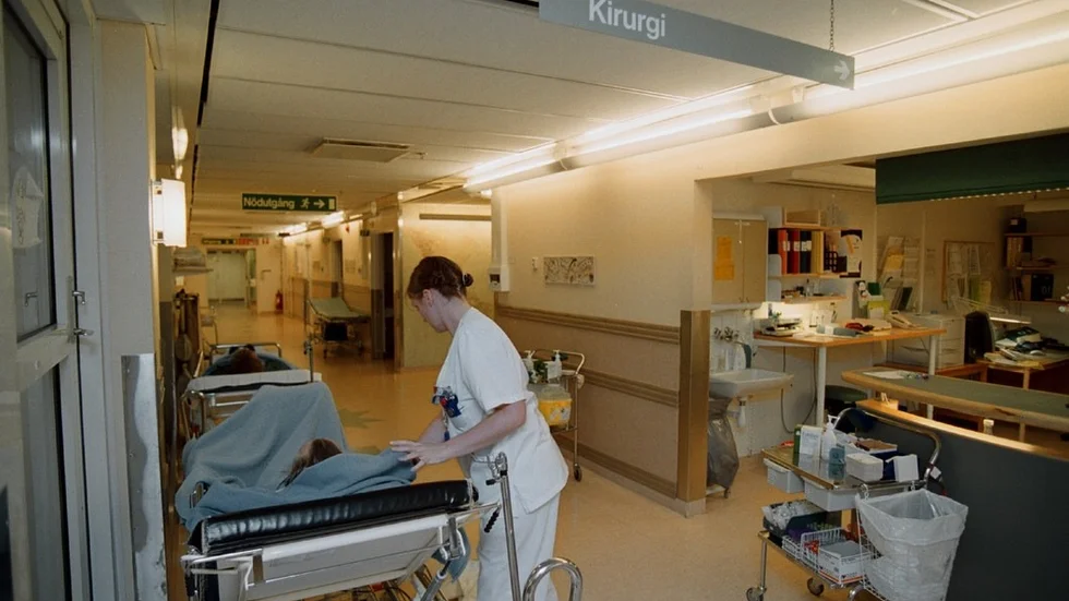 Sjukvårdsbiträden behövs för att avlasta annan personal, skriver Paula Ehrlin. Foto: Erik G Svensson. TT.
