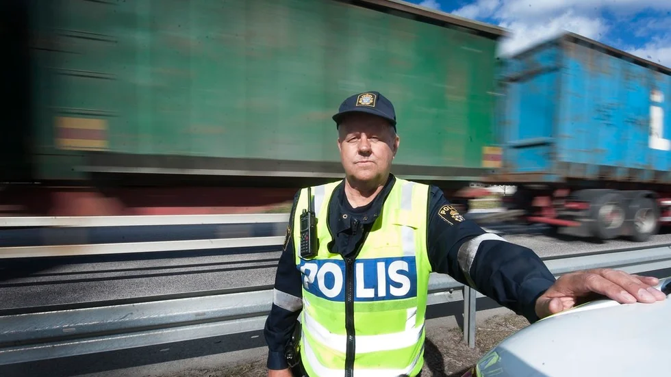 Polisen Stefan Tranemyr vakar över trafikanterna i påsk.