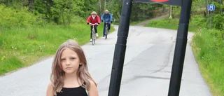 Föraren läste i telefon – Nova, 10, hamnade i diket: "Det sa swoosh i mina kläder"