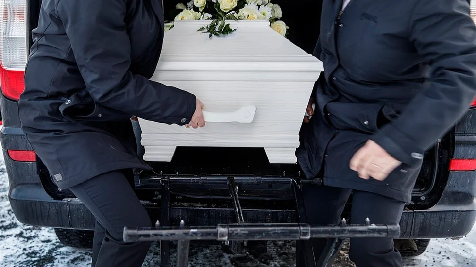 I Sverige är det lag på att alla måste begravas i vigd jord, framhåller insändarskribenten.