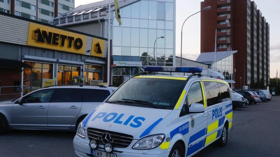 En 16-årig pojke som misstänks för fredagens rån mot Netto I Årby har släppts fri, men brottsmisstanke kvarstår.