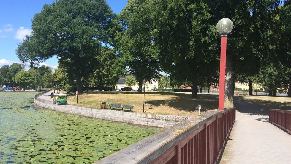 Polisen larmades till ett ölbråk på Strömsholmen under onsdagskvällen.
