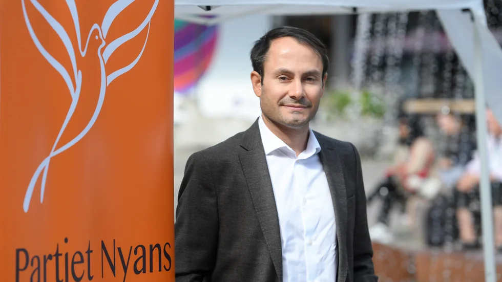 Flera av partiet Nyans kandidater i Skåne har spridit hatpropaganda. Partiledaren Mikail Yüksel har bett om ursäkt för det inträffade och tre kandidater har uteslutits.