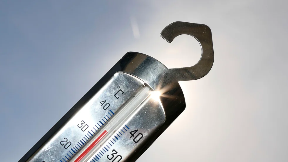 Temperaturen är hög, både meteorologiskt och i den politiska debatten.