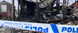 Stugor i brand på koloniområde – polisen utreder mordbrand