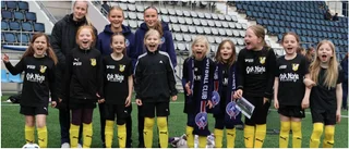 Här får tjejerna träna med idolerna • Se bilderna från festen