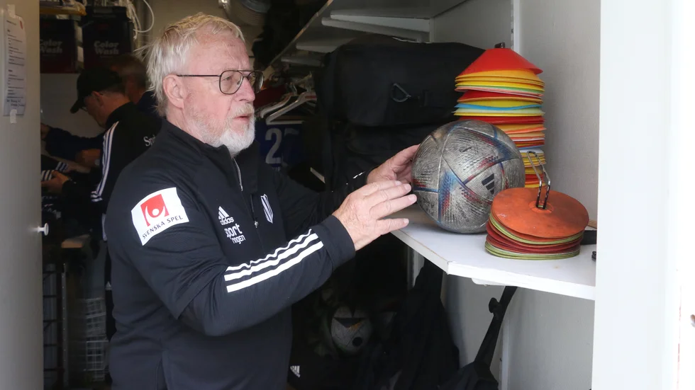 Torbjörn Lindkvist spelade fotboll i Piteå IF som ung och har sedan varit engagerad i klubben på olika sätt i på både dam- och herrlaget. Han har även verkat i Öjebyn, Storfors och Infjärden, lett länslag och varit involverad i Piteå Summer Games i många år. Men nu tackar han för sig från fotbollen. 