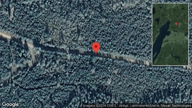 En lastbil i olycka på väg 1096