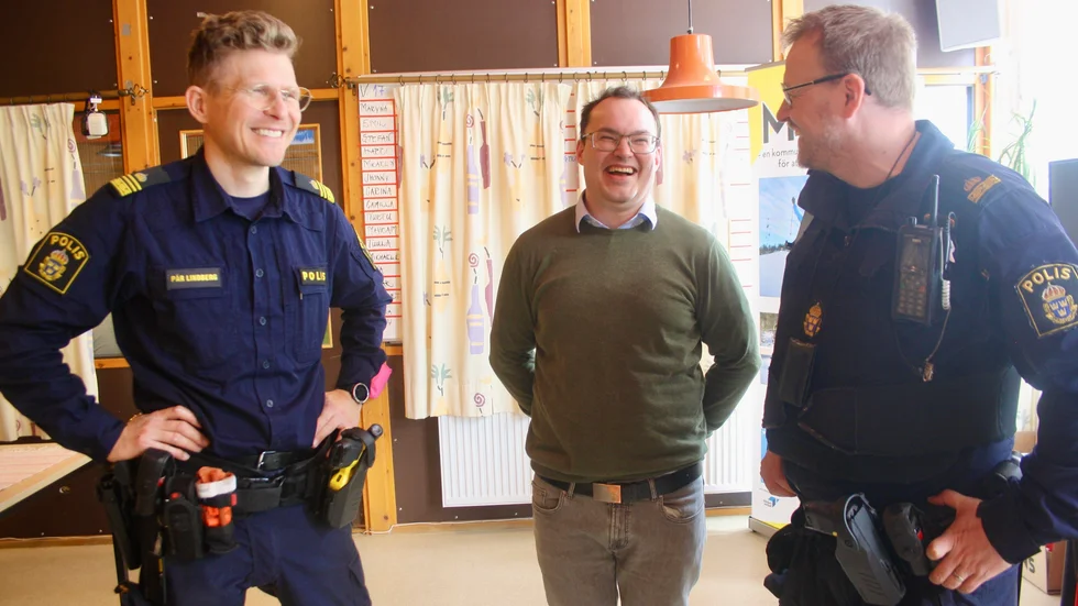 Daniel Burman, Malå kommun, omringad av poliserna Pär Lindberg och  Daniel Andersson.