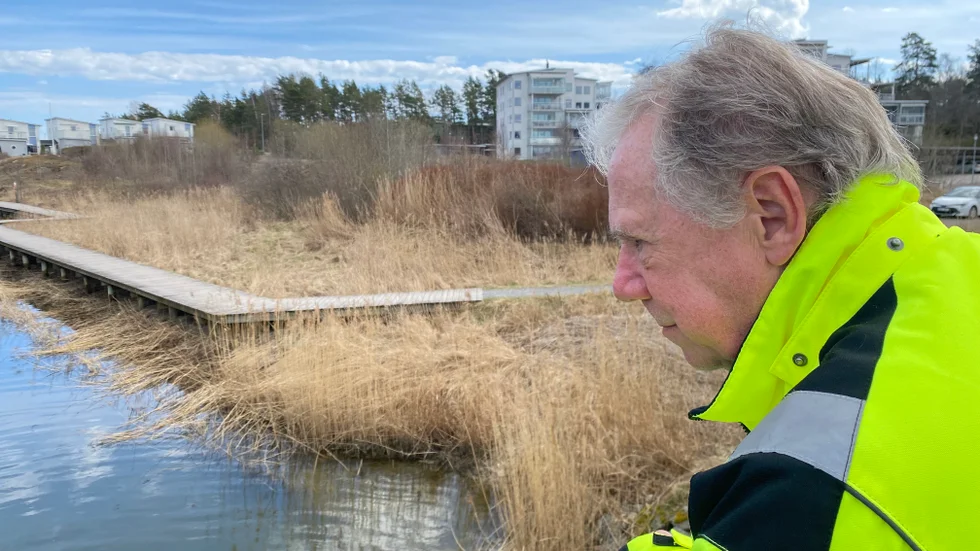 Patrick Kurg bor alldeles intill Femörekanalen och har noterat att flera grundstötningar inträffat.