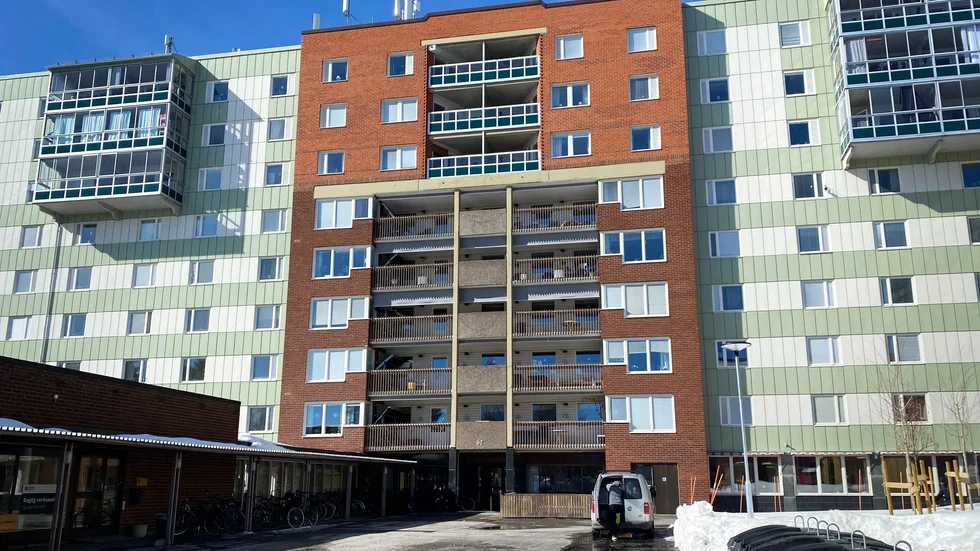 Klockarhöjdens vård- och omsorgsboende där två våningar ska stängas. Något skribenten tror betyder att fler kommer att säga upp sig.