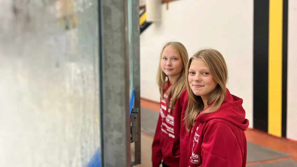 Ella Brandt och Alva Damberg kommer att vara Maif hockeyns representanter i årets upplaga av TV-pucken. 