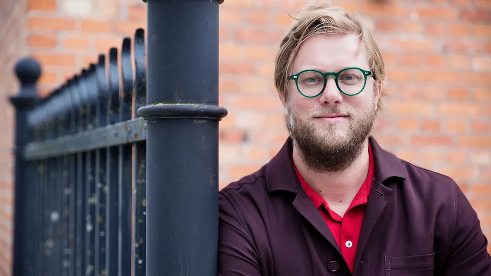 ”Nej, det finns inga stora pengar att tjäna på att lägga ner enskilda förskolor eller skolor, det är viktigt att betona. Men då medel betalas ut utifrån antalet barn så tryter de överallt, och det riskerar att gå utöver kvaliteten i verksamheterna”, skriver Oscar Lindster (S), ordförande i barn- och utbildningsnämnden. 
