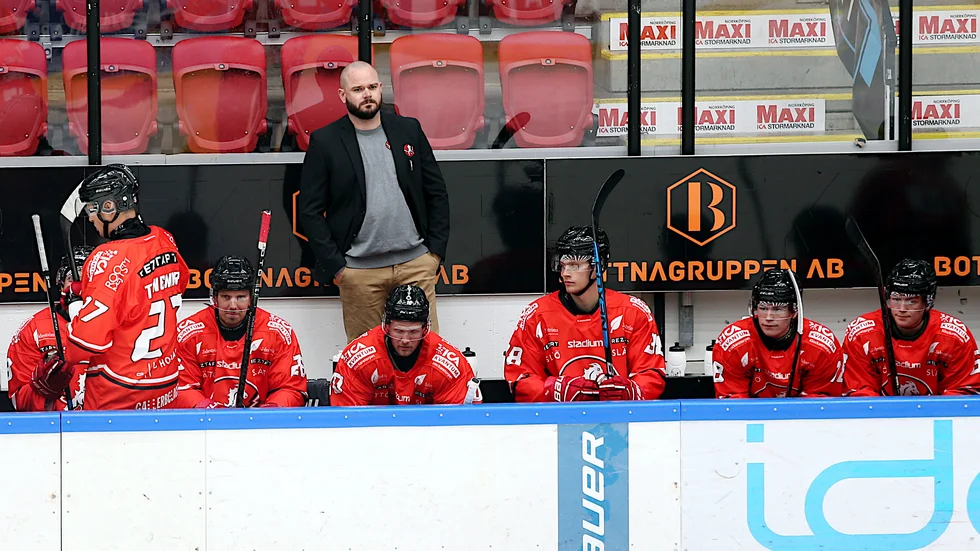 Johan Hellström: "Vi ska komma fullt förberedda till seriepremiären". (Bild från hemmamatchen mot Mjölby)