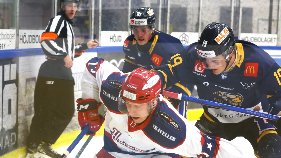 Hockeyettans slutspel görs om.