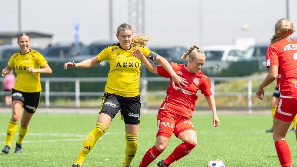 Nathalie Johansson gjorde två av målen när VIF spelade 3-3 borta mot Hjulsbro.