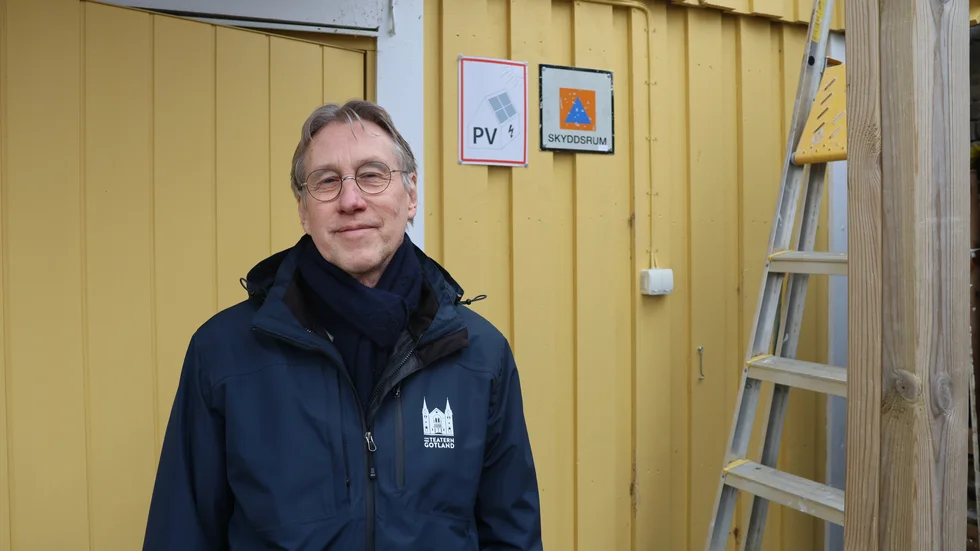 Ulf Grönhagen utanför sitt skyddsrum.