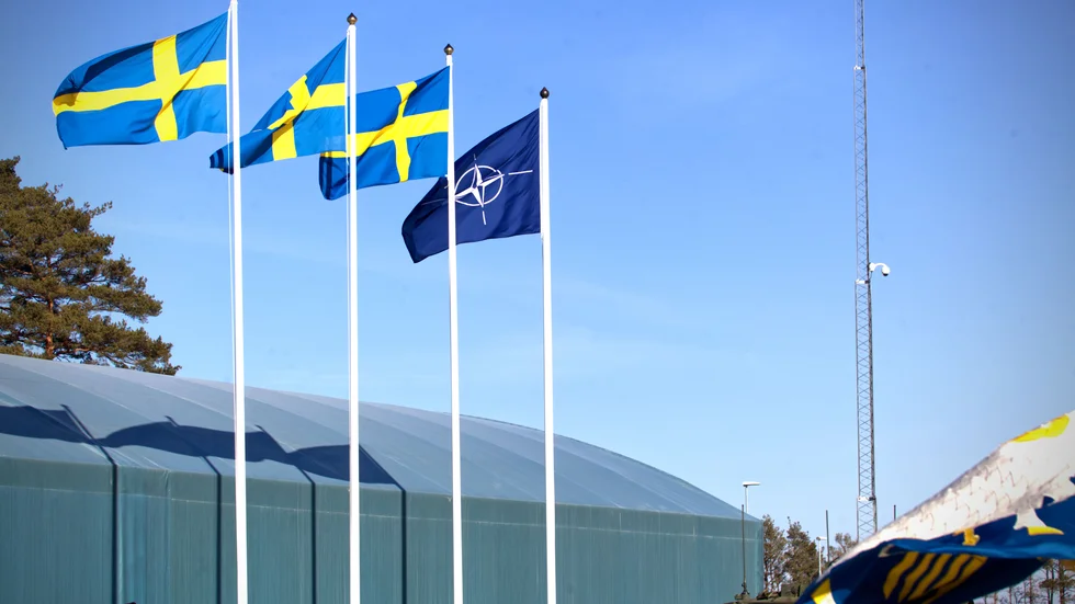 Ceremoni med flagghissning på Gotlands regemente, 7 mars för ett år sedan, när Sverige blev Natomedlem. Ambitionen är att medlemsländer ska lägga minst två procent av BNP till försvaret, vilket bland annat går till upprustningen på ön.