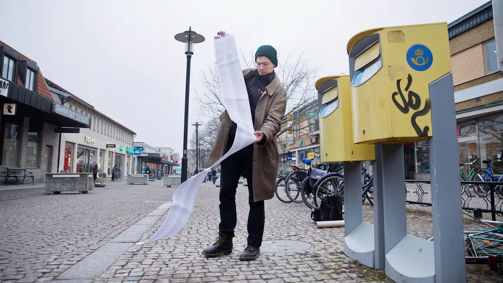 Knut Stahle med protestlistan mot DCA-avtalet, som nu har postats till de gotländska riksdagsledamöterna. ”Jag känner mig jättenöjd att vi har 628 namn, det är många och alla som är emot det här skriver inte under en namnlista”, säger han.