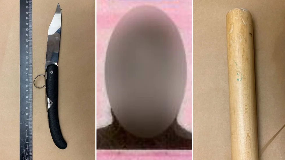 En av de två knivarna som polisen påträffade i 21-åringens bil. I bagageutrymmet hittades även ett slagträ. 