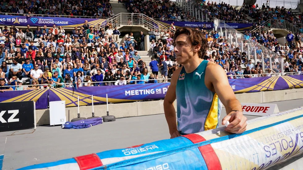 Armand Duplantis nobbar OS-byn för ett annat boende.