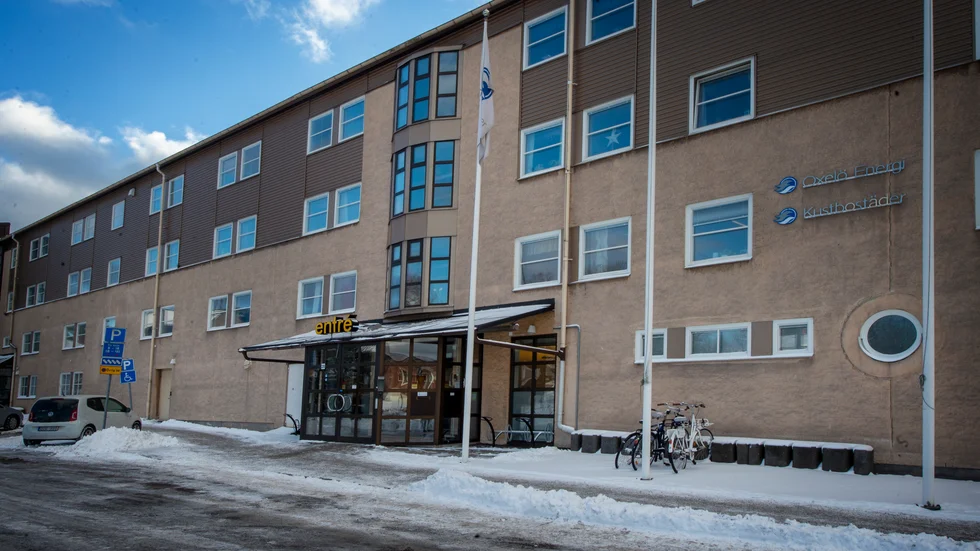 Insändarskribenten är förundrad över de senaste uppsägningarna av personal på Kustbostäder.