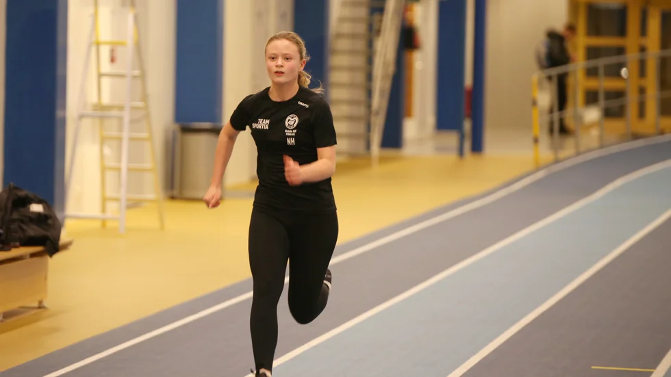 Undertecknad reporter sprang ett lopp mot Nellie och fick - förväntat också- stryk så det stod härliga till. 