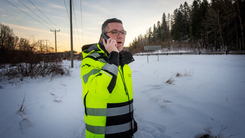 Mattias Karlsson är direktör i ett bolag vars specialitet är att laga vägskador. Nu har han själv fått känna på hur illa det kan gå om vägen inte håller måttet.