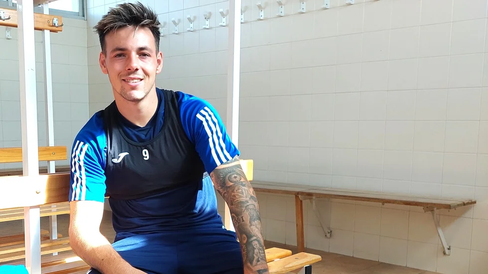 Max Svensson med släkten i Eskilstuna har nu gjort sin debut i La Liga.