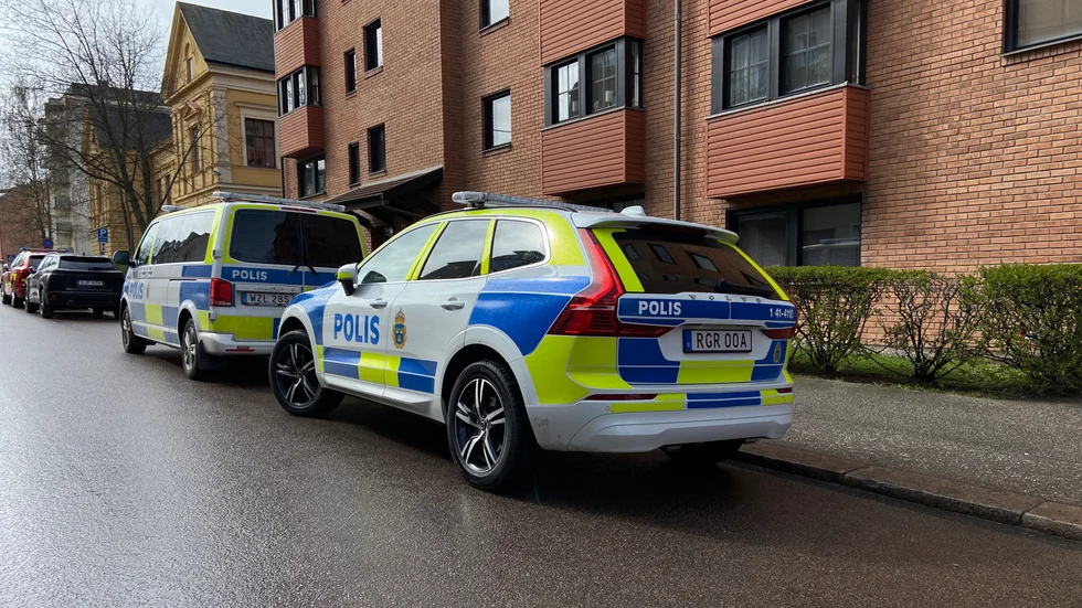 Polis på plats på Norr i Eskilstuna vid lunchtid på tisdagen.