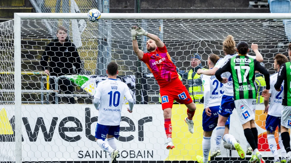 "Jag får inte ens klaga på IFK Norrköping – om de förlorar med 0-5". På biden IFK Norrköpings målvakt Oscar Jansson under fotbollsmatchen i Allsvenskan mellan IFK Norrköping och GAIS den 14 april 2024 i Norrköping. 