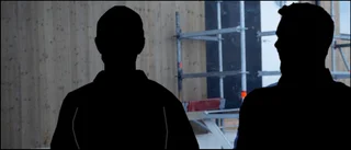 Ägare till villa i mångmiljonklassen i strid mot byggföretag