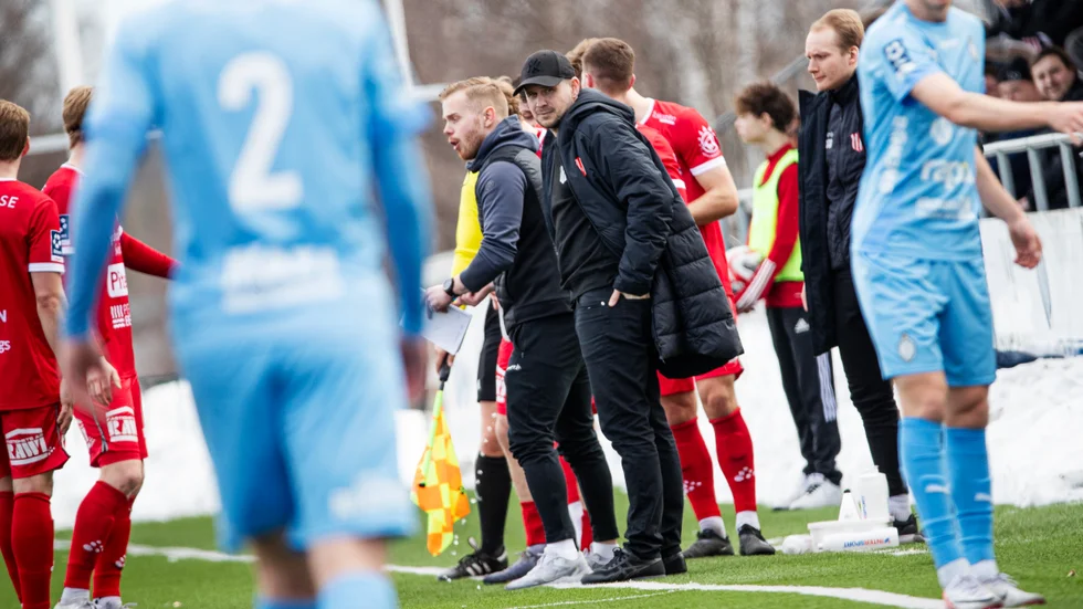 Piteå IF är rejält illa ute när bara två omgångar återstår av seriespelet i ettan norra. Det kan tränarna Tomas Eriksson och Viktor Jonsson konstatera. (Arkivbild)