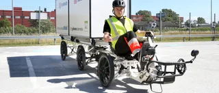 Isak cyklar ut varorna i trängseln
