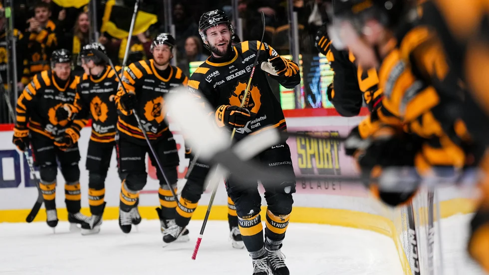 Martins Dzierkals was one of three AIK scorers in the crucial second period.