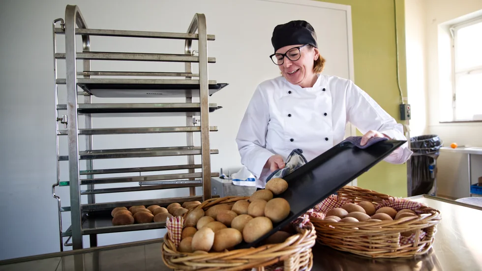 Malin Olsson som är kökschef på Vadstenas centralkök Culinar kan komma att ha en tät kontakt med kollegor i Boxholm och Ödeshög framöver.