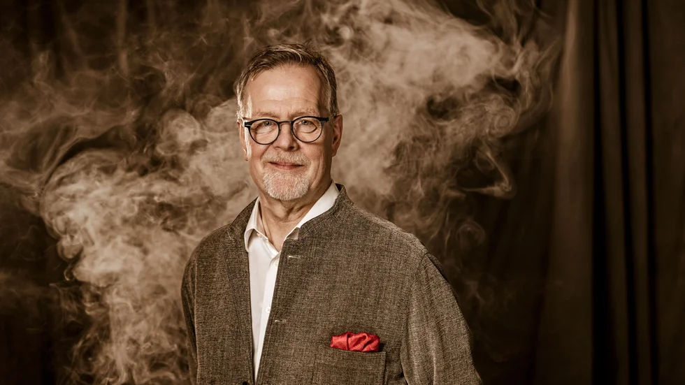 Natur & Kulturs Kulturpris tilldelas 2024 Nils Spangenberg för att ha utvecklat den mångfacetterade verksamheten vid Vadstena-Akademien och därigenom väglett och sporrat unga talanger i alla de konstarter som krävs för att skapa det allkonstverk som operan utgör.

